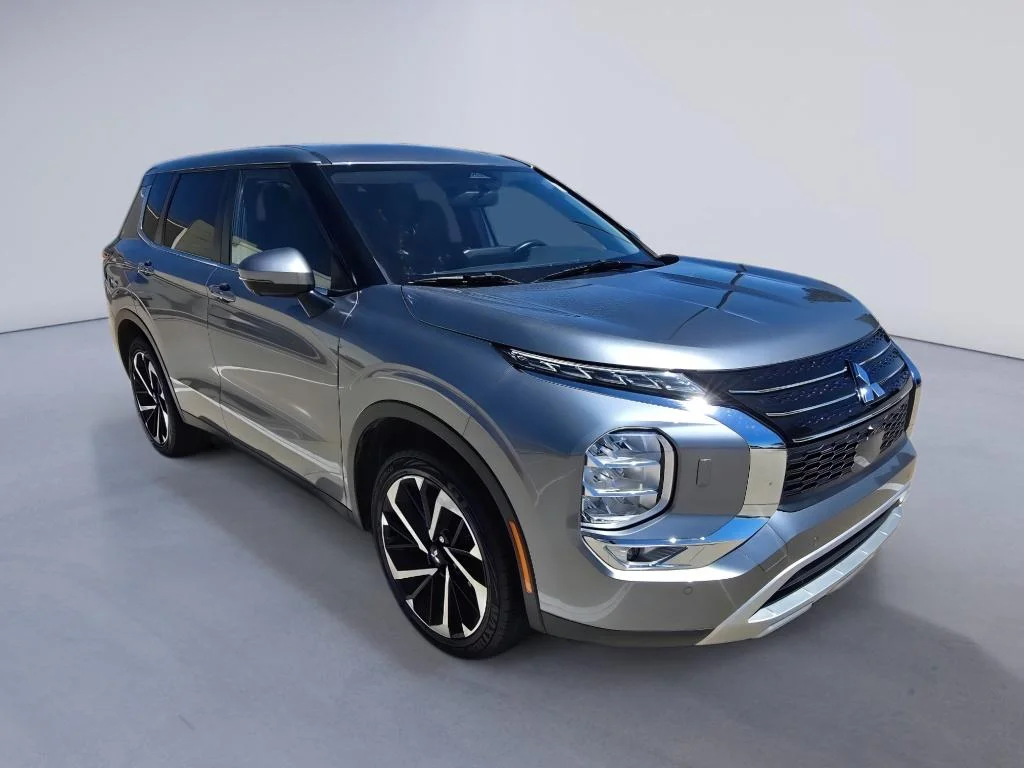Used 2024 Gray Mitsubishi SE image 8