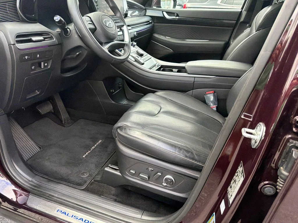 Used 2025 Red Hyundai Calligraphy image 9