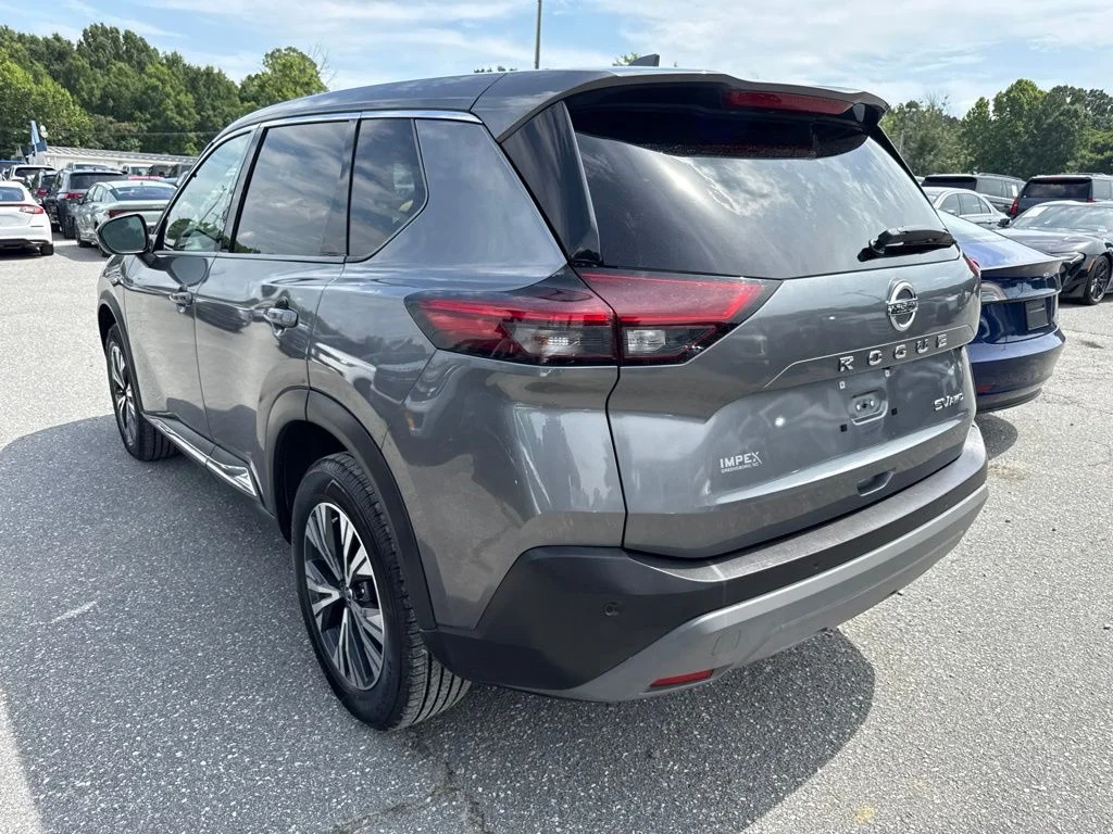 Used 2021 Gray Nissan SV image 4