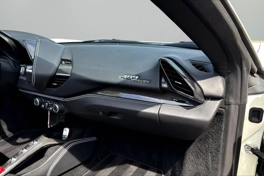 Used 2018 Bianco Avus Ferrari  image 19