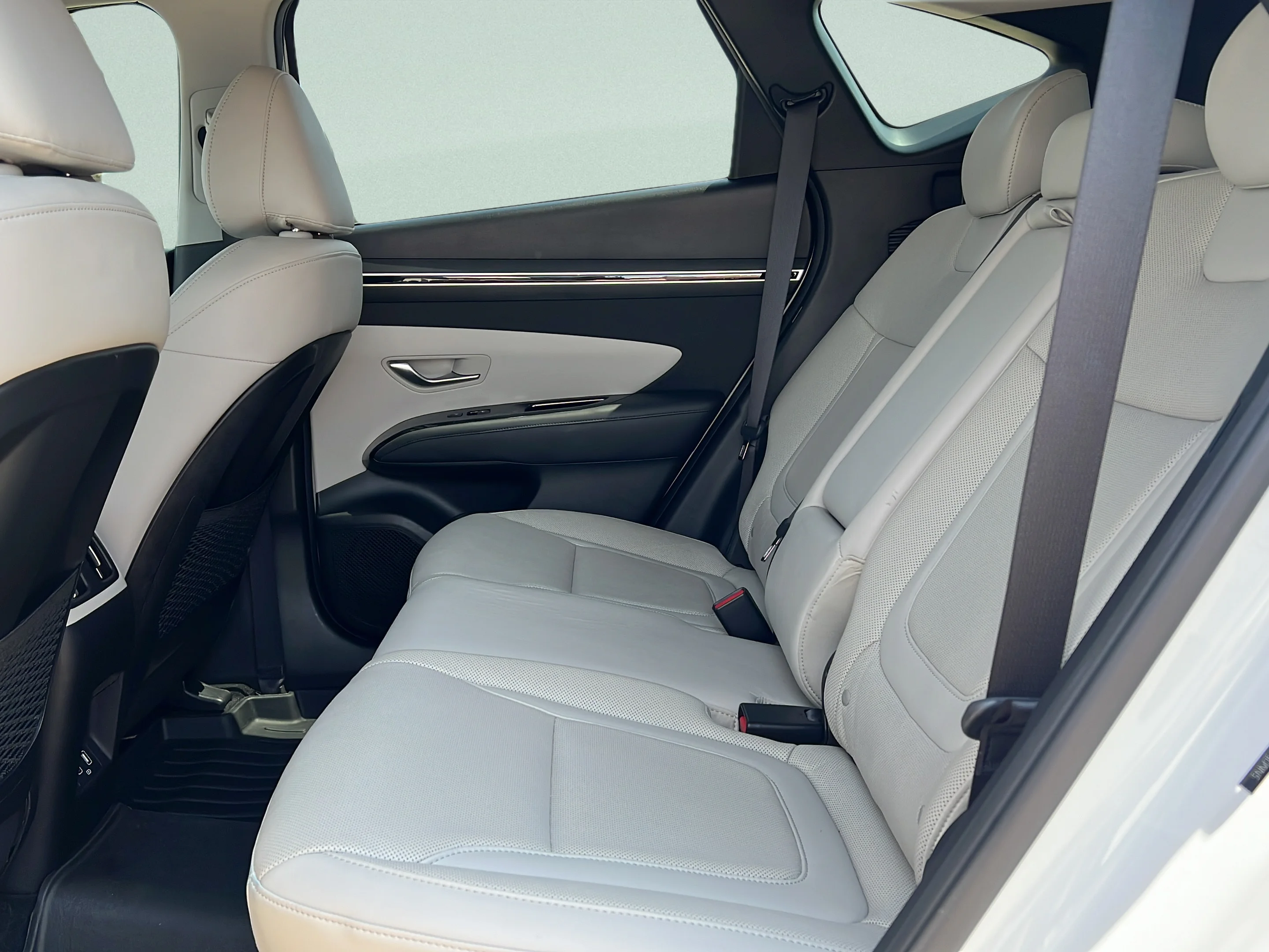 Used 2023 Serenity White Pearl Hyundai Limited image 10