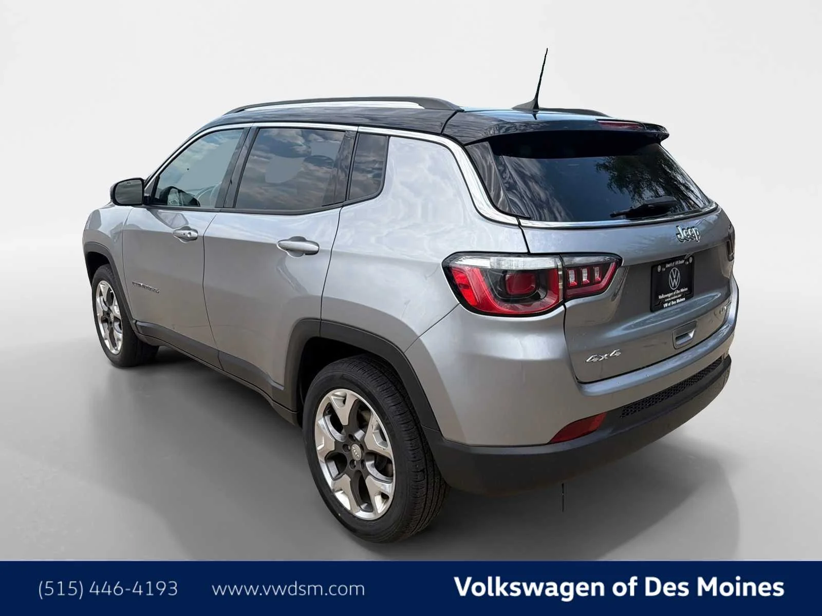 Used 2020 Billet Silver Metallic Clearcoat Jeep Limited image 4