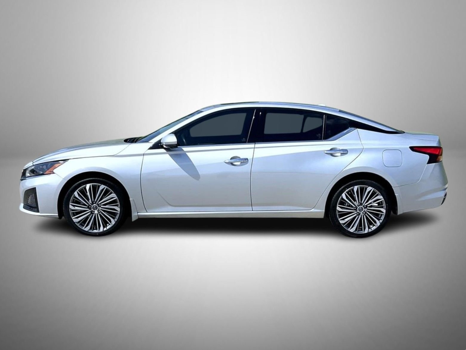Used 2023 Silver Nissan 2.5 SL image 8