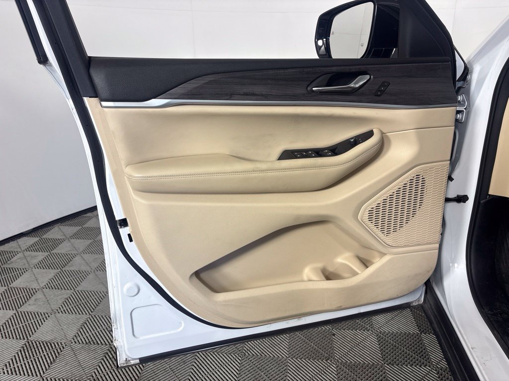 Used 2024 White Jeep Limited image 11