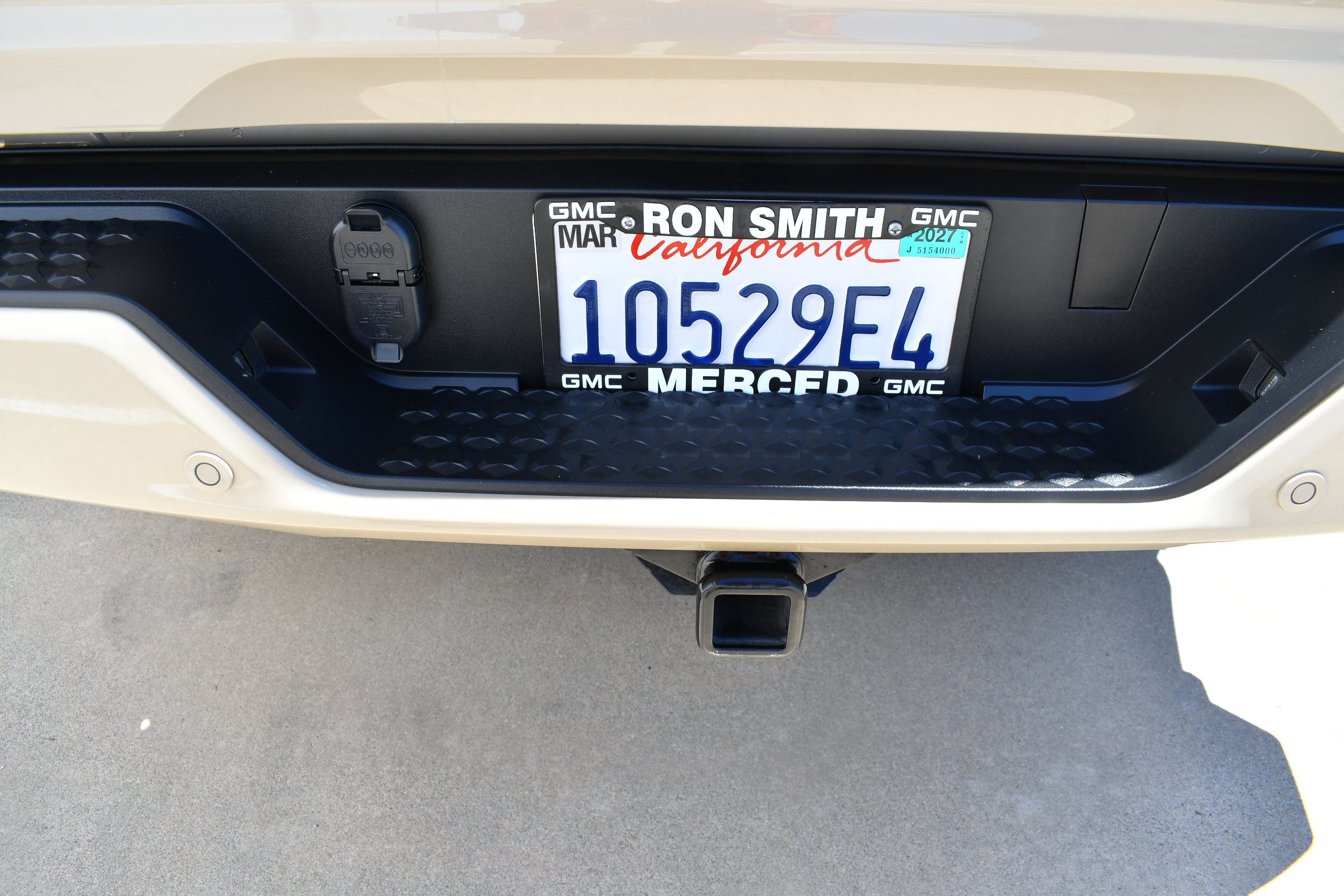 Used 2024 Desert Sand Metallic GMC Elevation image 10