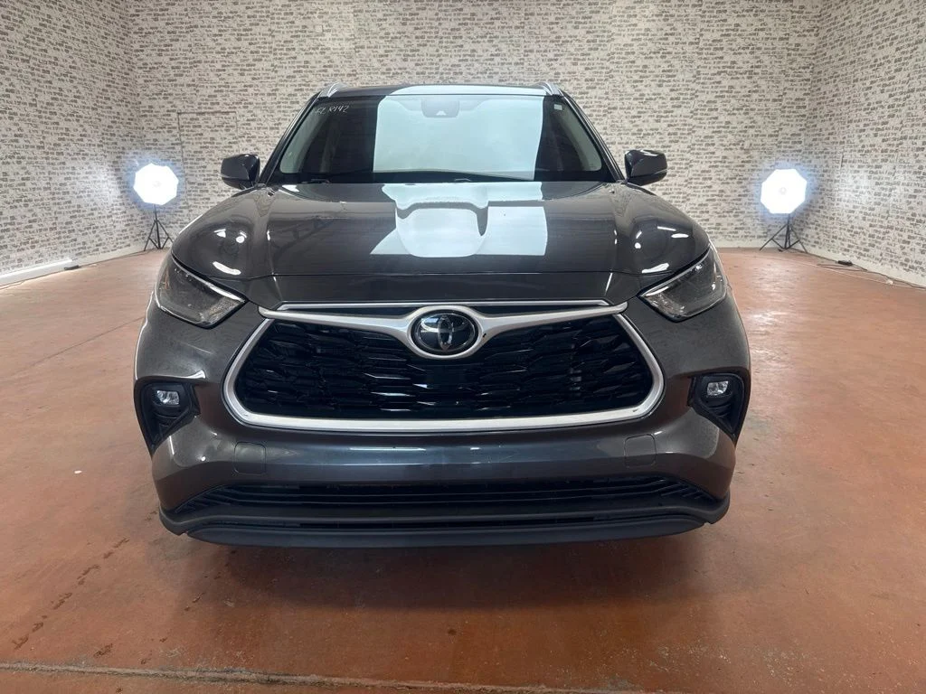 Used 2023 Gray Toyota XLE image 2