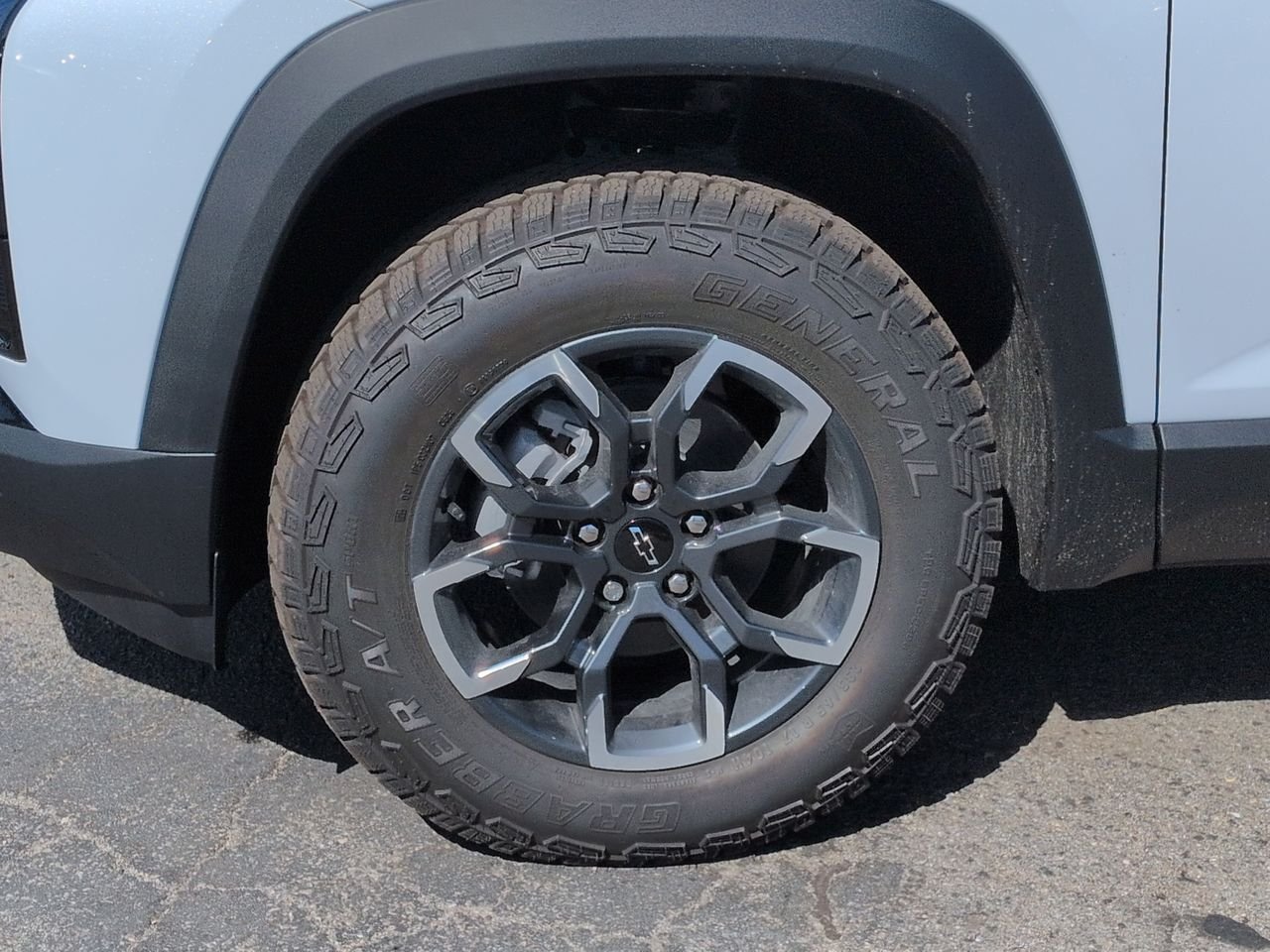 New 2026 Polar White Tricoat Chevrolet ACTIV image 34
