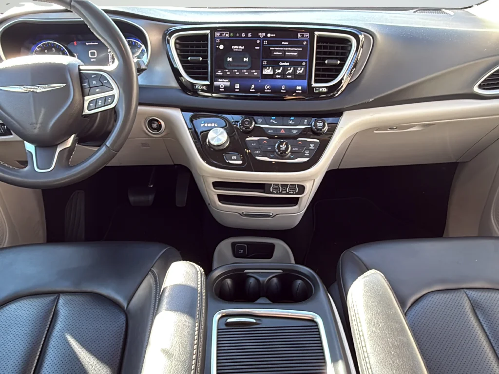 Used 2023 White Chrysler Touring L image 10