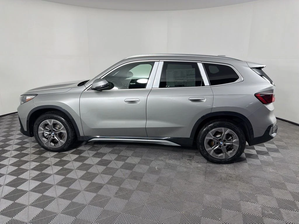 Used 2026 Space Silver Metallic BMW xDrive28i image 8