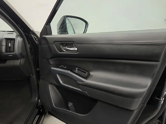 Used 2025 Super Black Nissan SL image 23