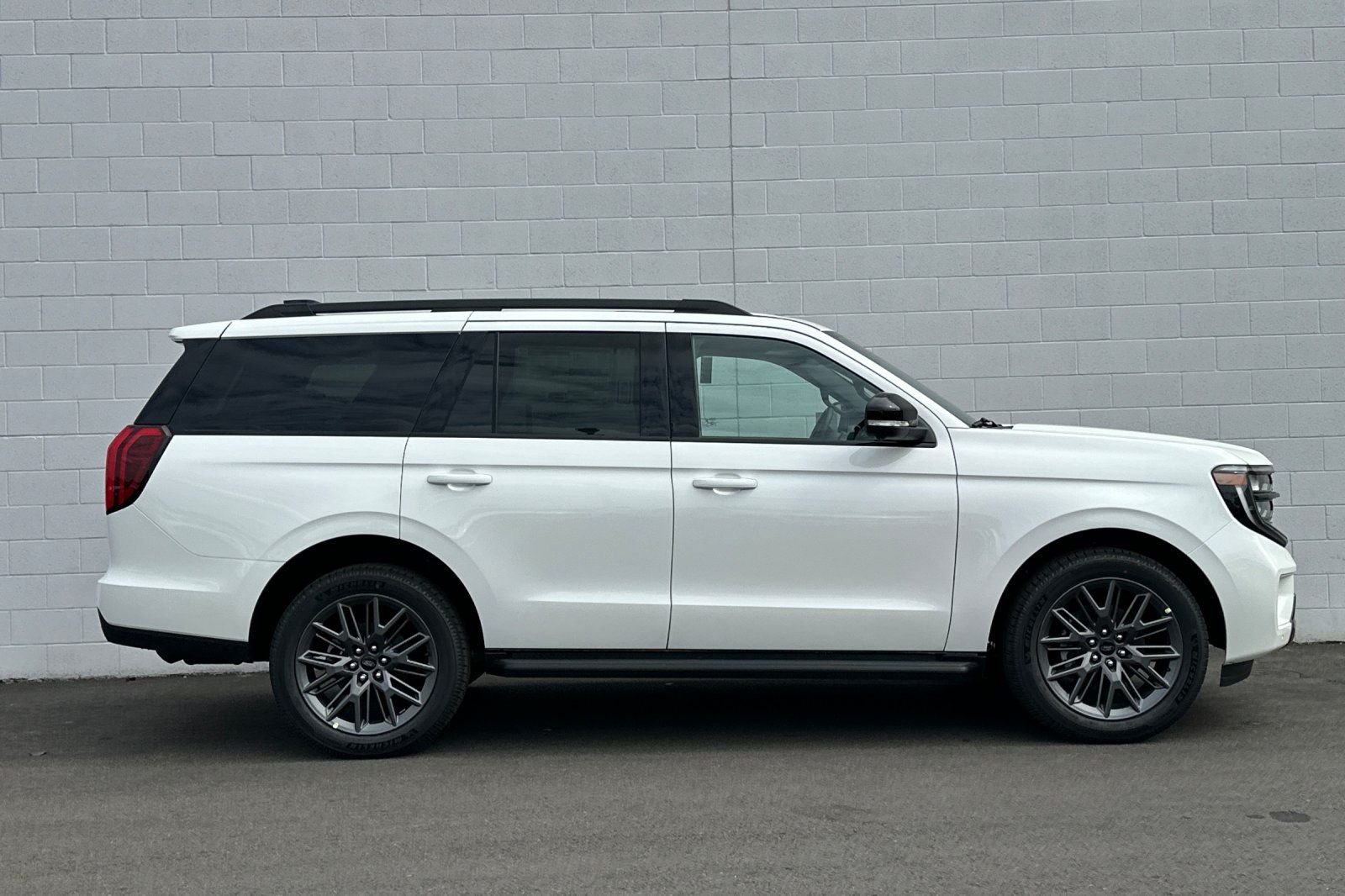 New 2026 White Ford Platinum image 2