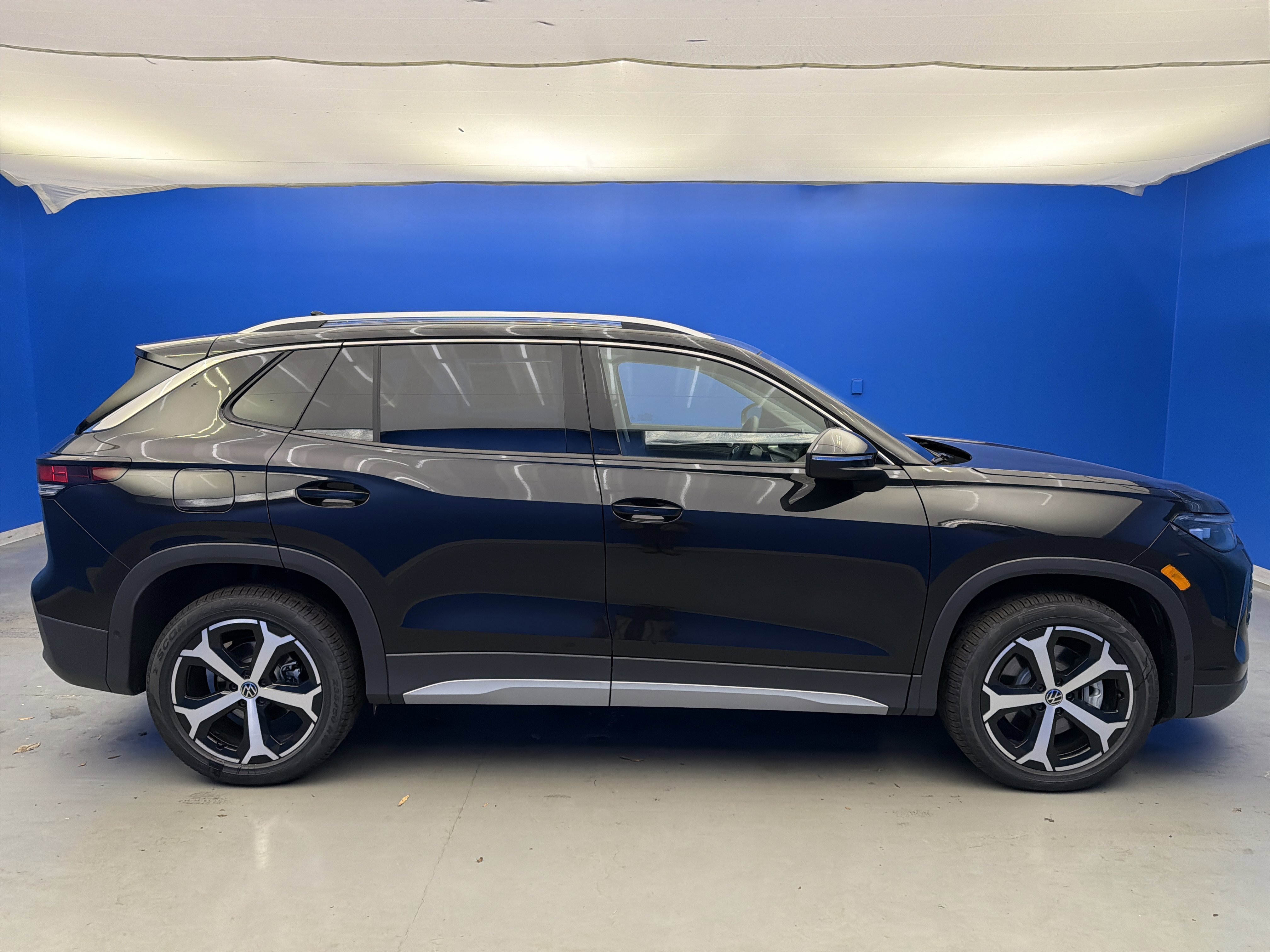2026 Volkswagen Tiguan SE - Photo 8