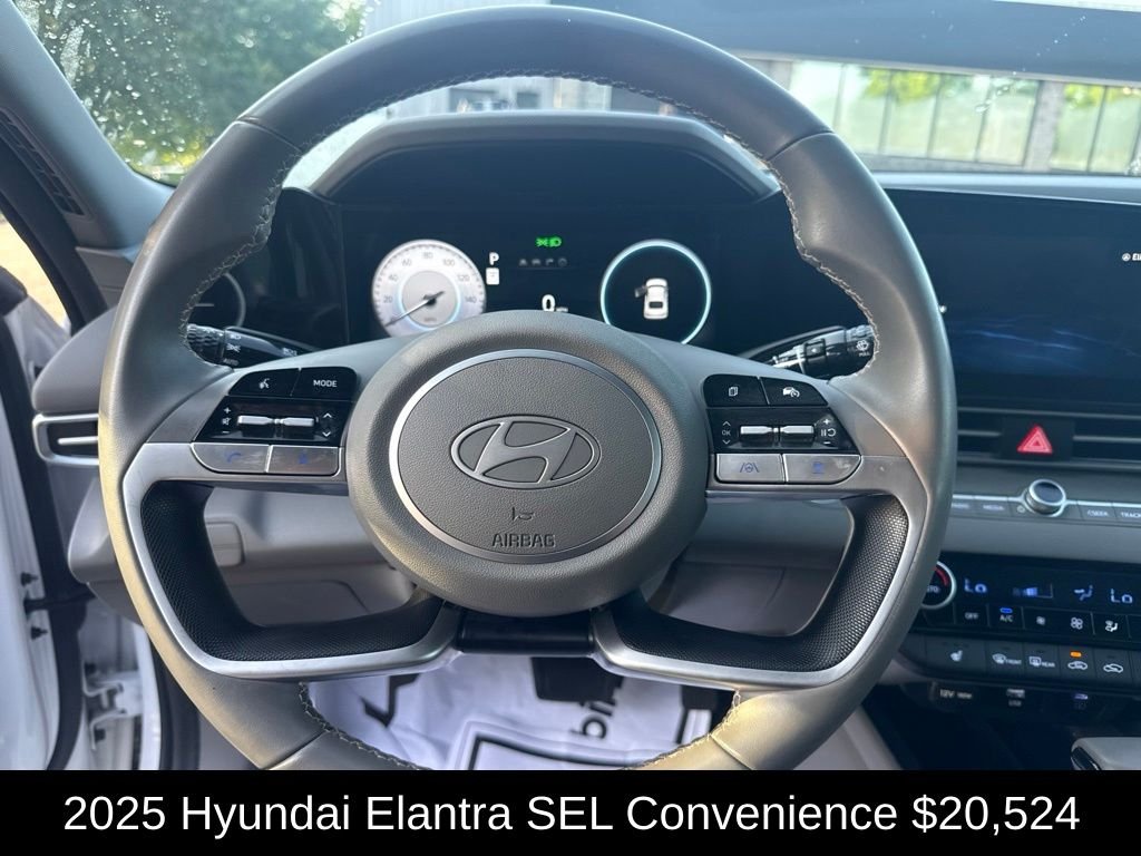 Used 2025 White Hyundai SEL Convenience image 20