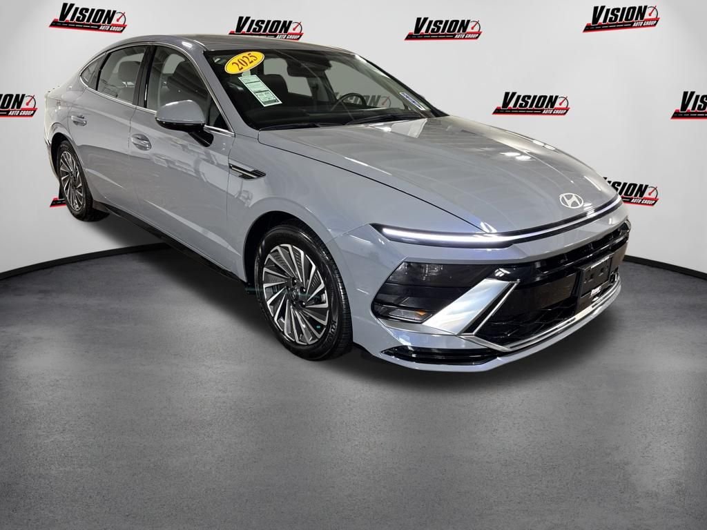 2025 Hyundai Sonata Hybrid SEL - Photo 3