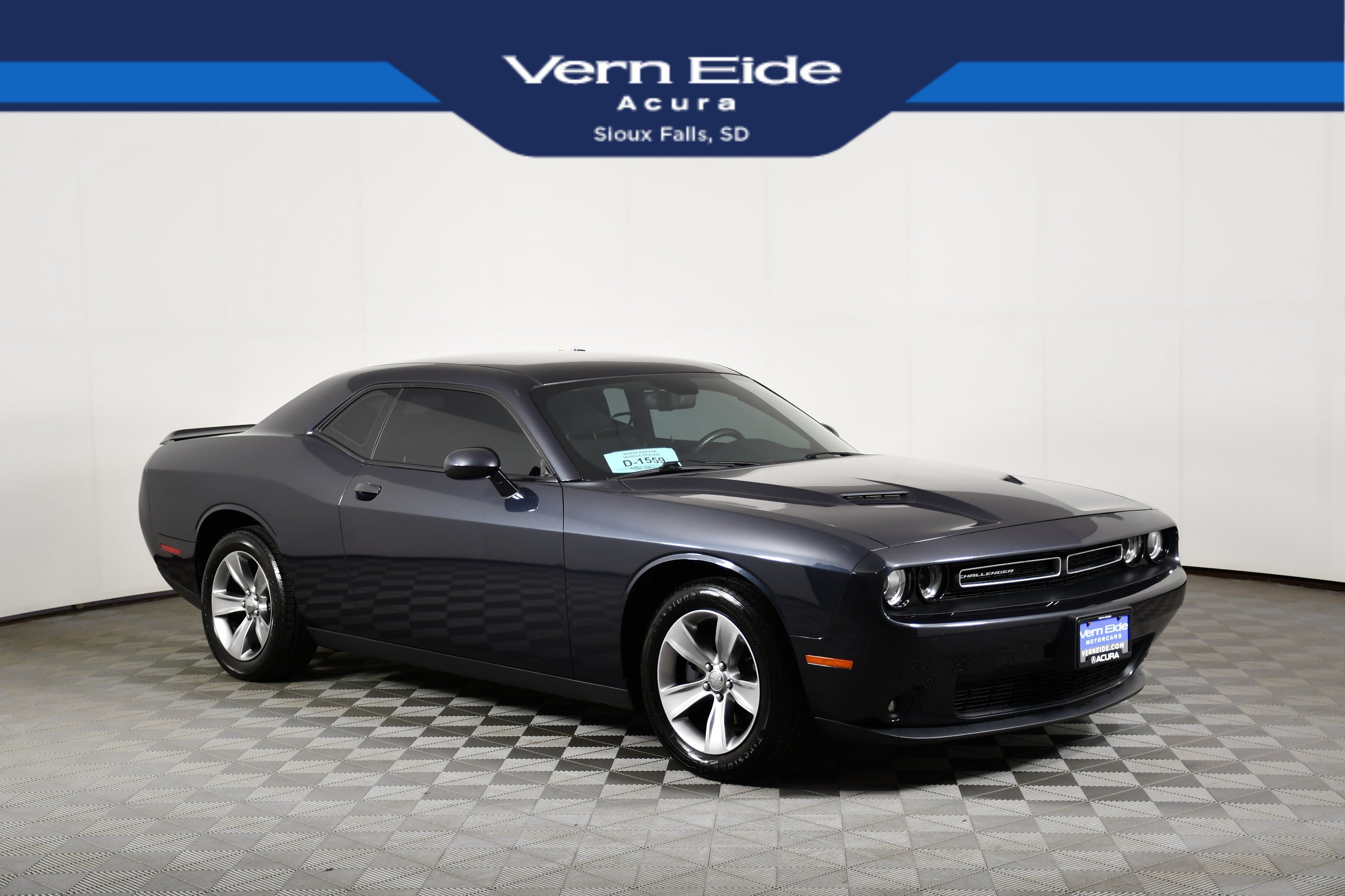 2016 Dodge Challenger SXT's photo