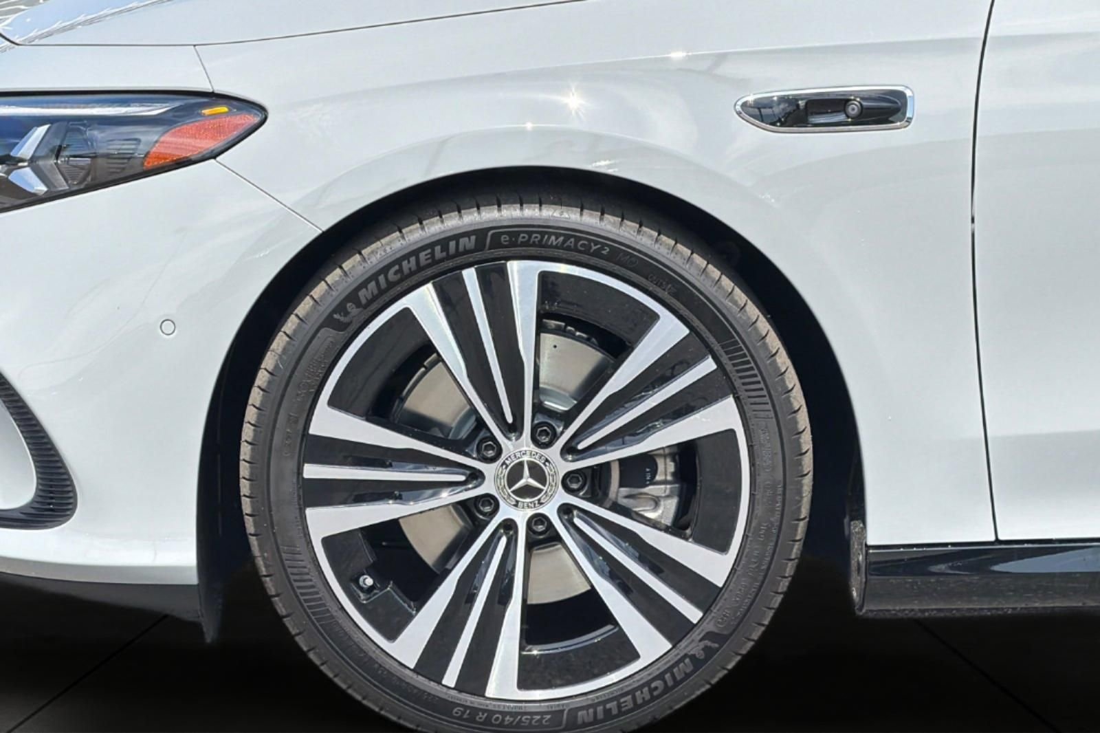 New 2027 MANUFAKTUR Alpine Grey Mercedes-Benz CLA 350 image 4