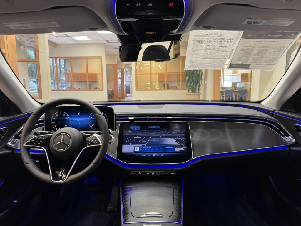 2025 Mercedes-Benz E-Class E350 - Photo 7