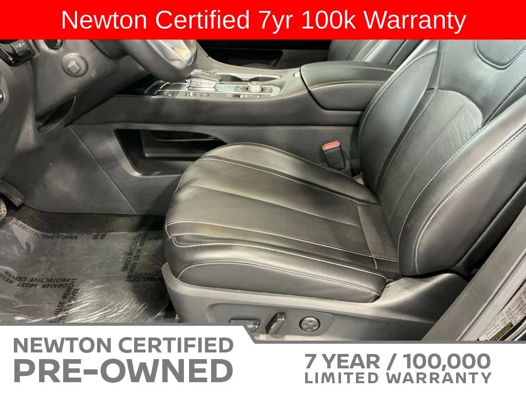Certified Used 2025 Mineral Black INFINITI LUXE image 16