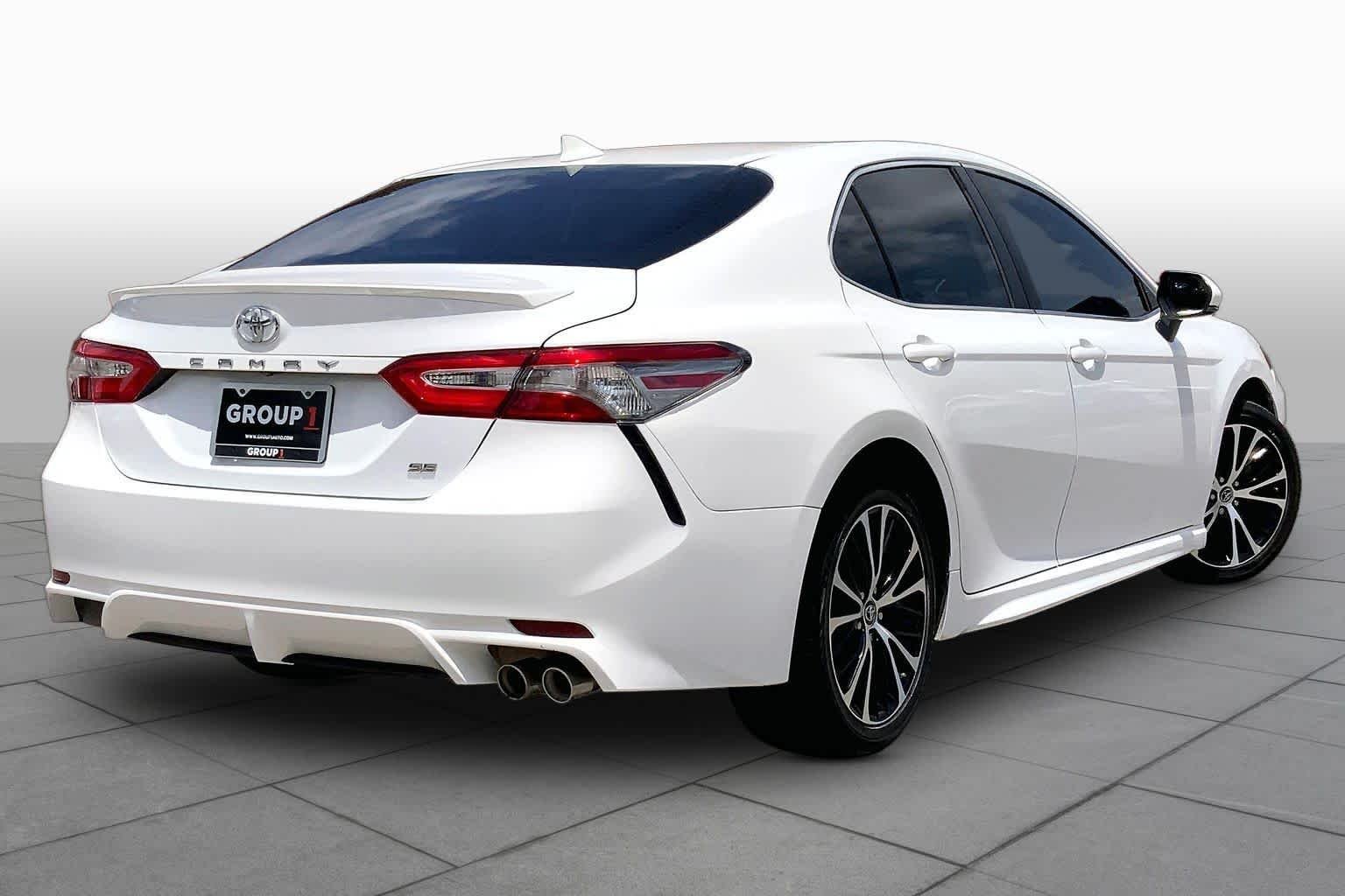 Used 2019 Super White Toyota SE image 13