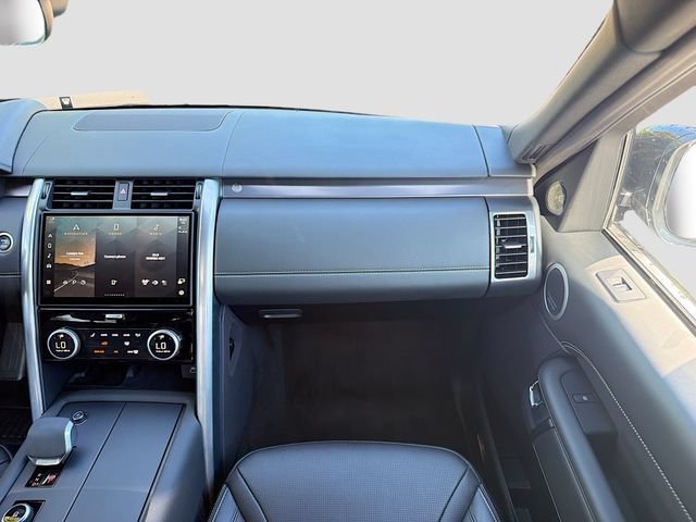 Used 2025 Santorini Black Metallic Land Rover Metropolitan Edition image 19