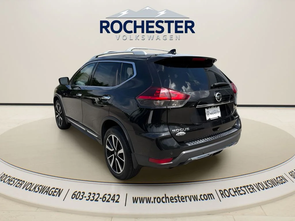 Used 2019 Black Nissan SL image 4