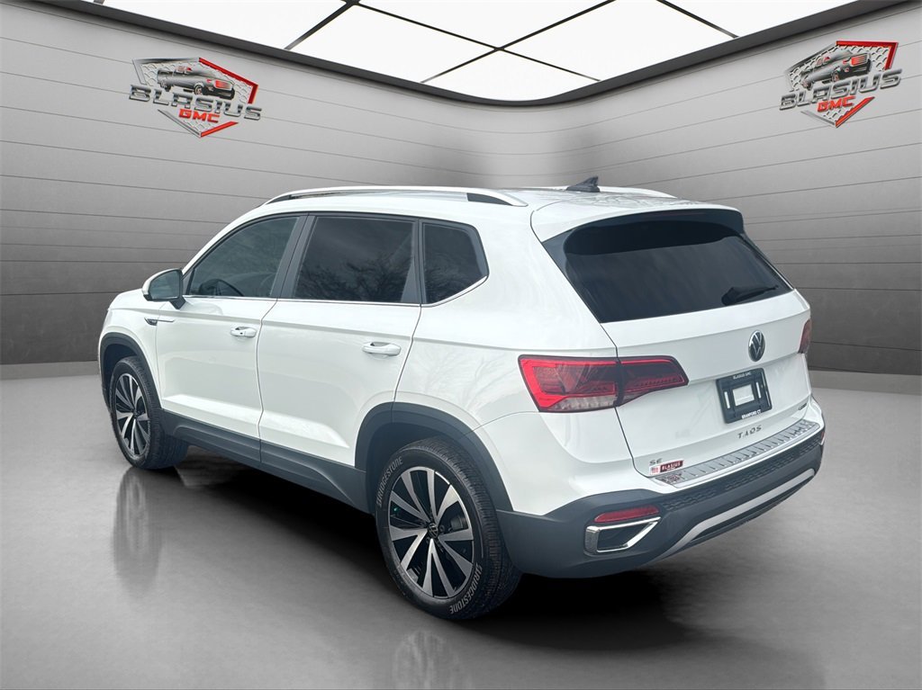 2022 Volkswagen Taos SE photo 3