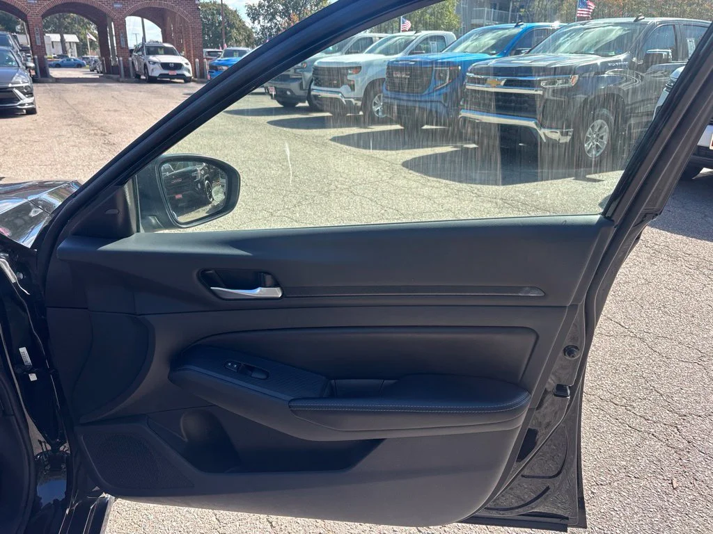 Used 2025 Black Nissan 2.5 SV image 20