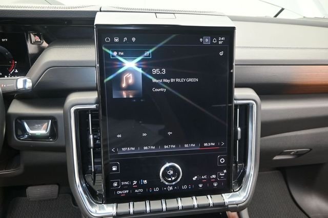 2025 GMC Yukon XL Denali - Photo 9