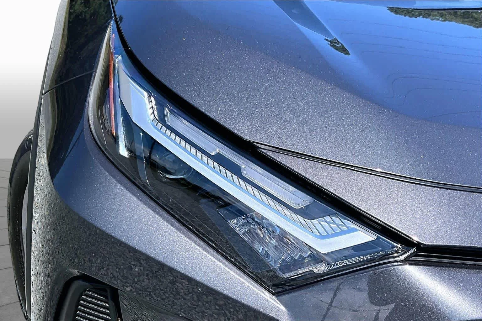 Used 2025 Magnetic Gray Metallic Toyota XLE image 28