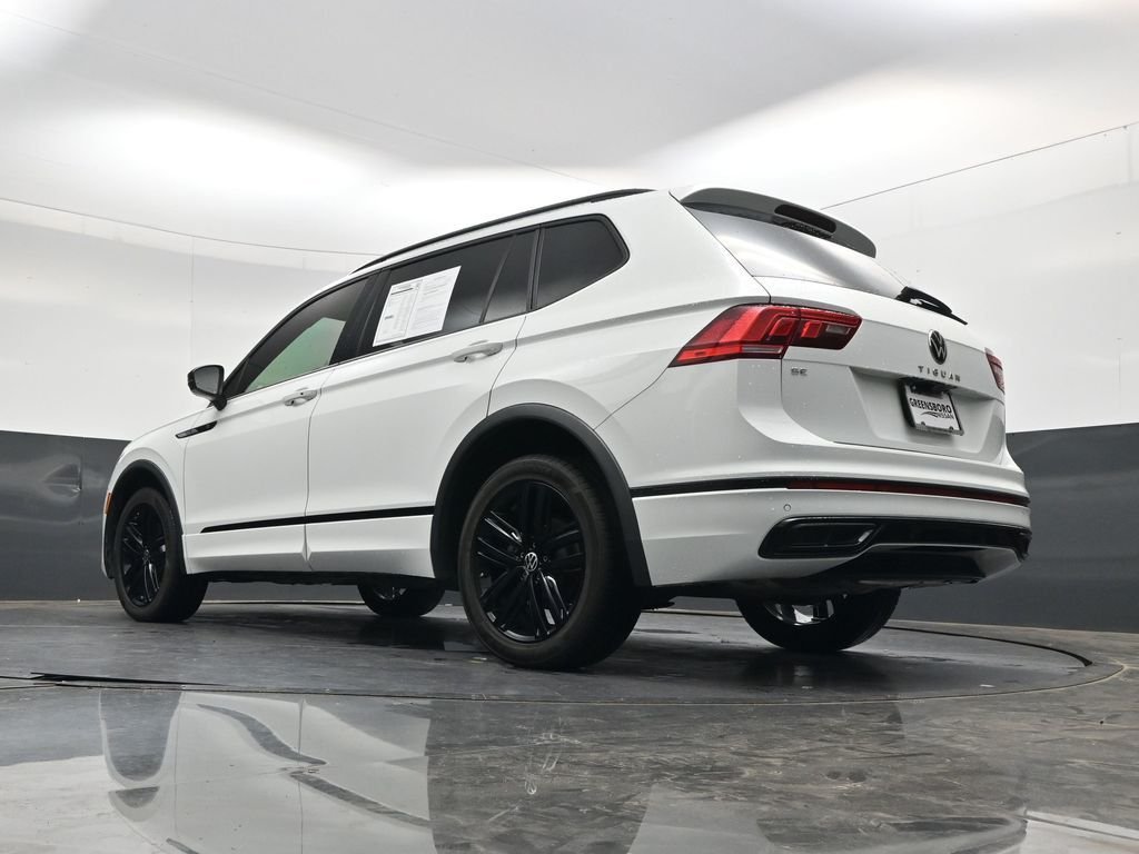 Used 2022  Volkswagen 2.0T SE R-Line Black image 34
