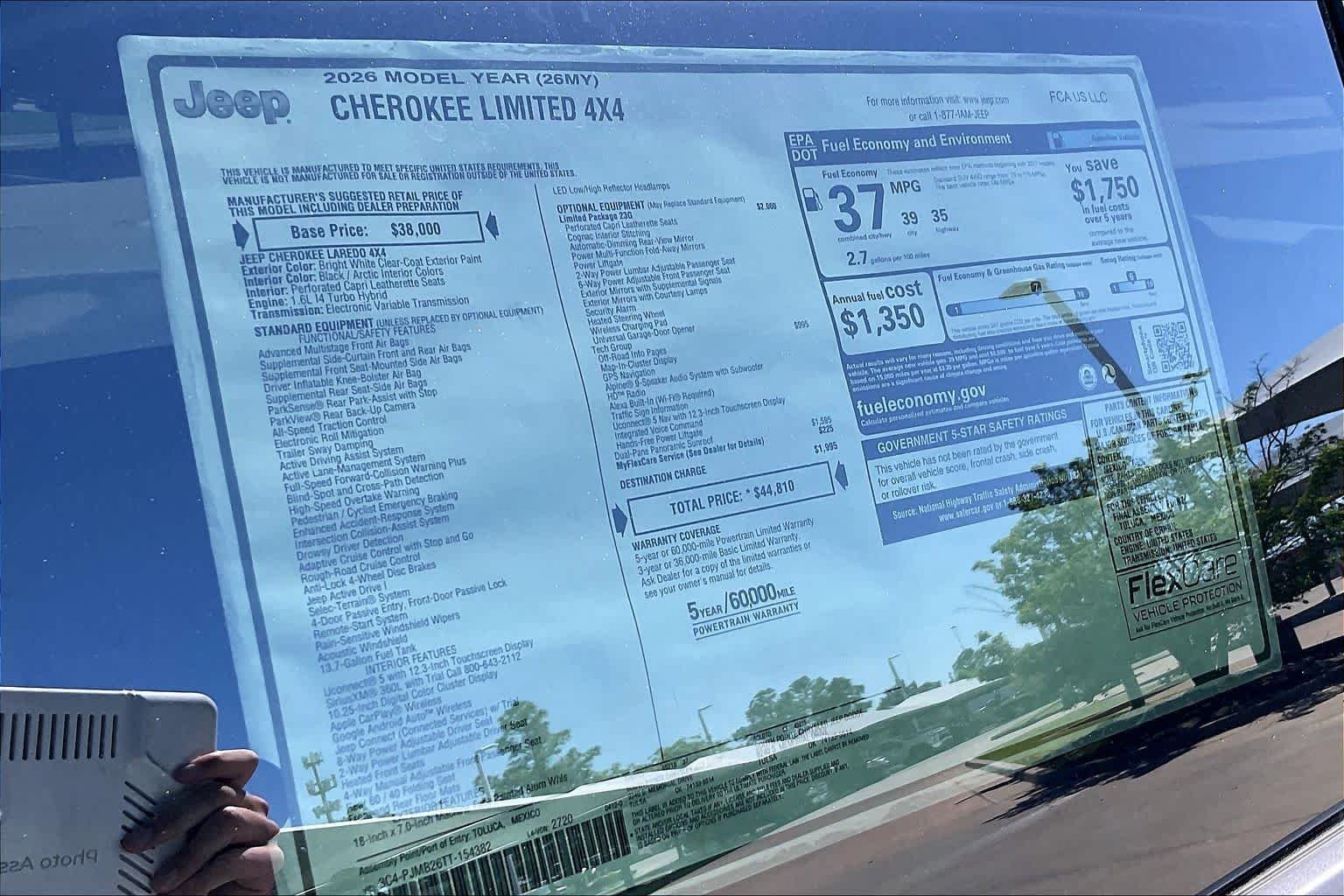 New 2026 Bright White Clear-Coat Exterior Paint Jeep Limited image 19