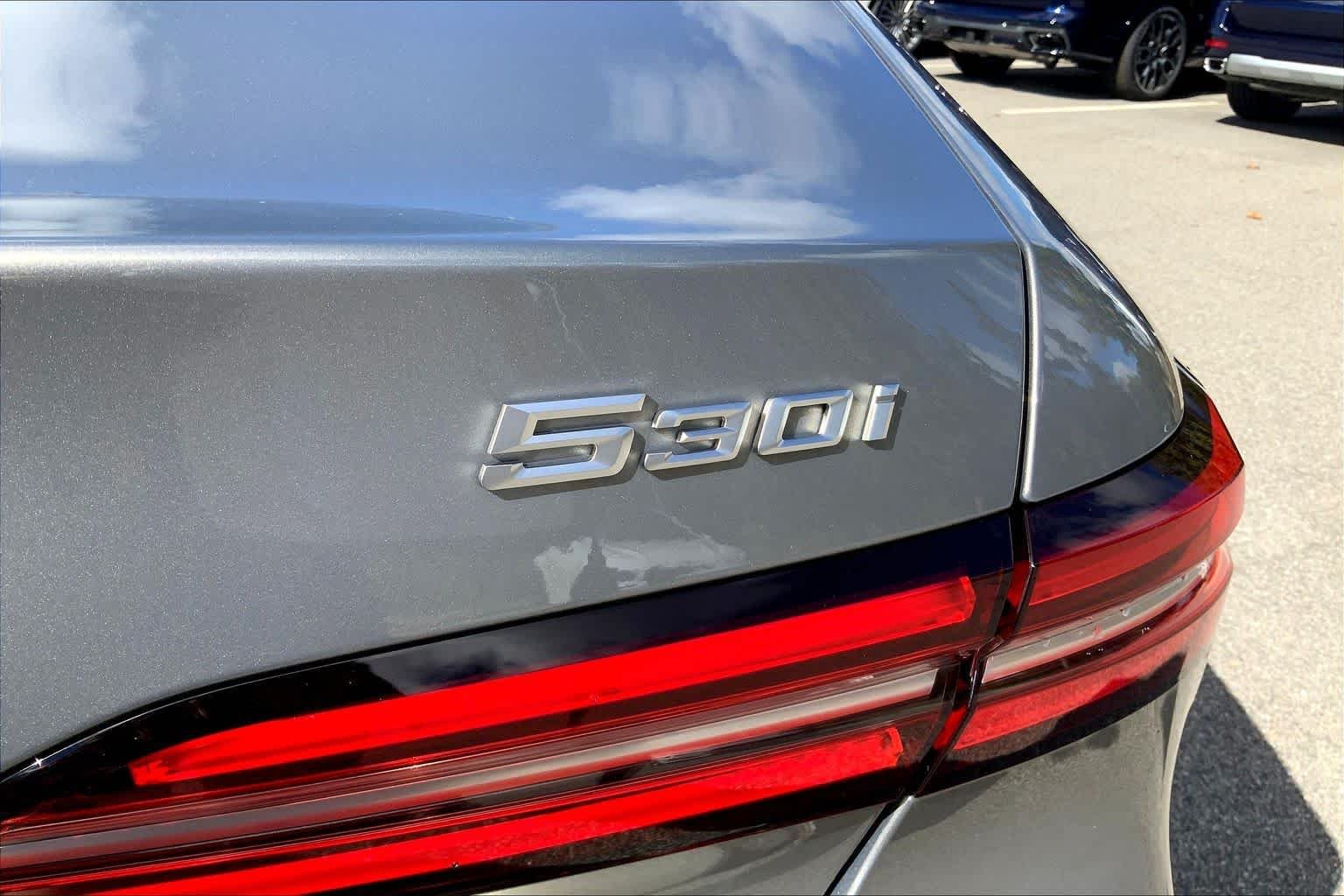Used 2026 Oxide Grey Metallic BMW 530i image 15