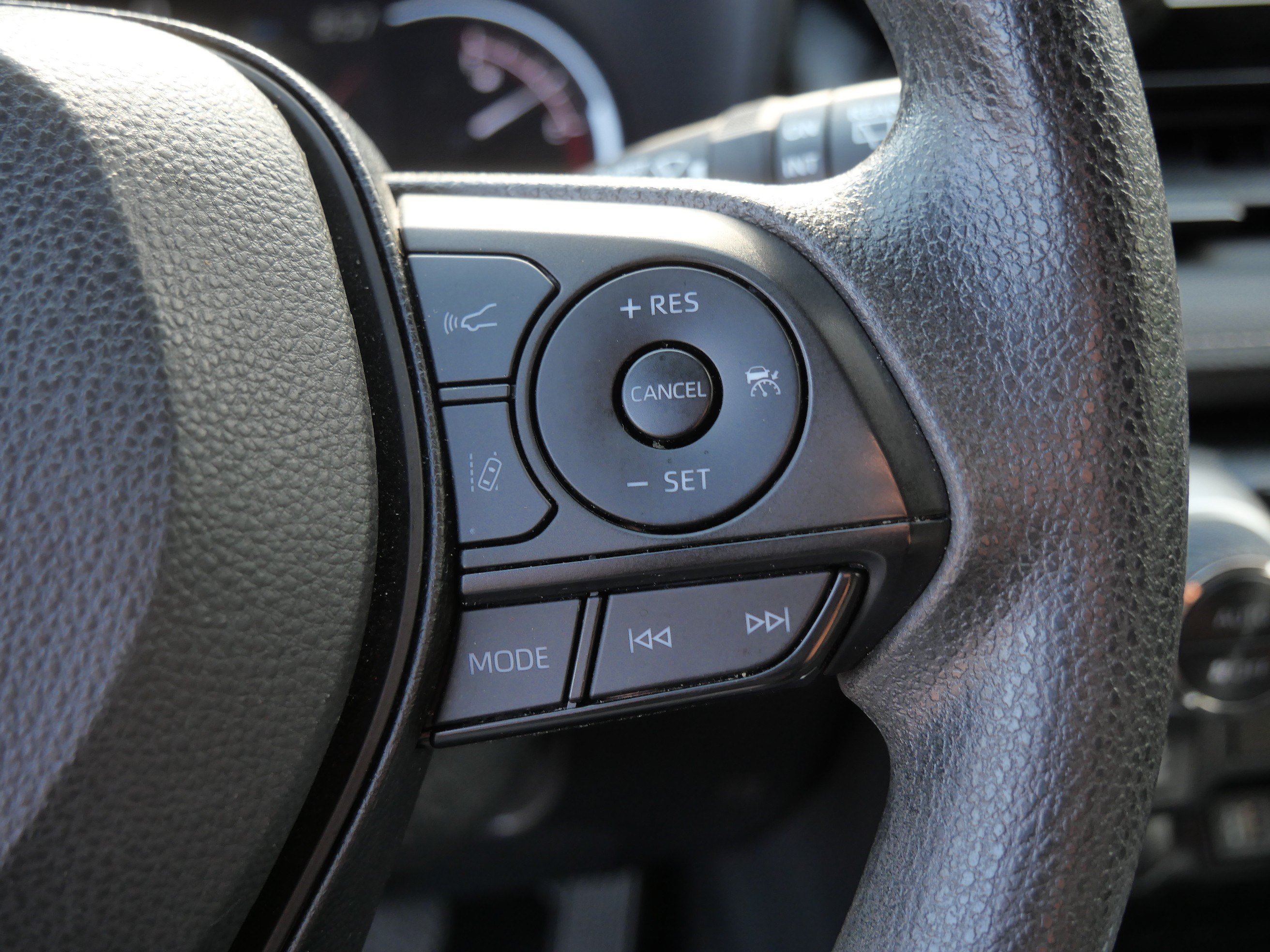 2024 Toyota RAV4 XLE - Photo 28