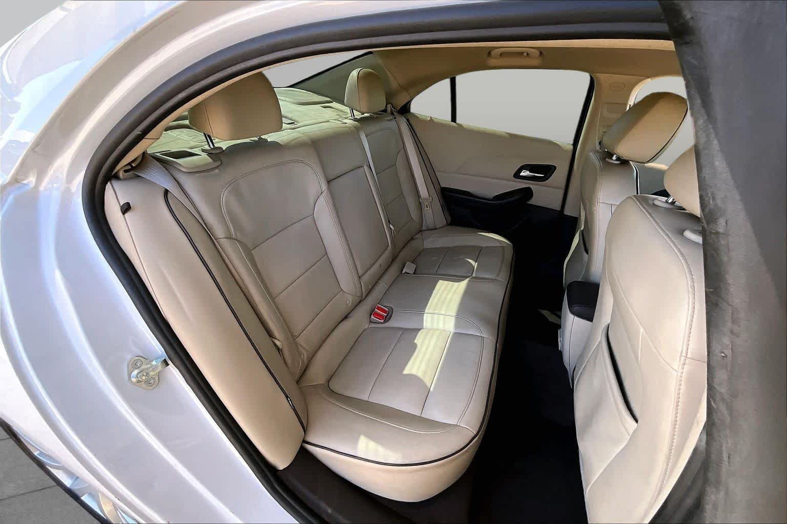 Used 2015 Iridescent Pearl Tricoat Chevrolet LT image 19