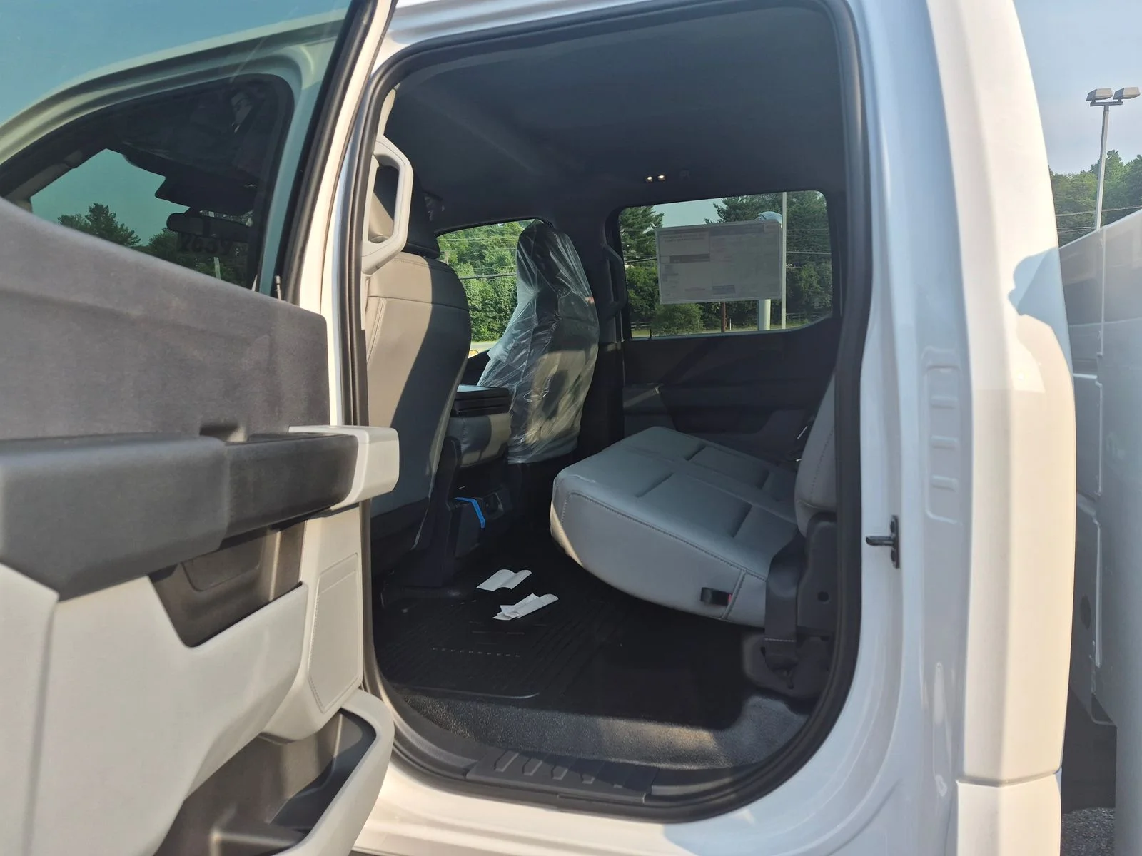 New 2026 Oxford White Ford XL SERVICE BODY image 13