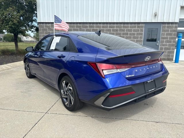 Used 2025 Intense Blue Hyundai SEL Sport image 8
