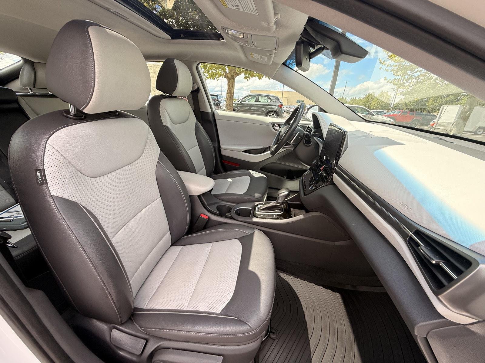Used 2020 Ceramic White Hyundai Limited image 20