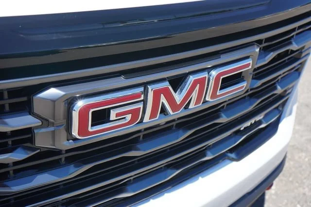Used 2025 White Frost Tricoat GMC AT4 image 13