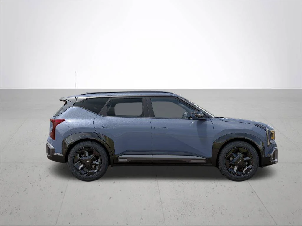 New 2027 Pale Gray Kia X-Line S image 7