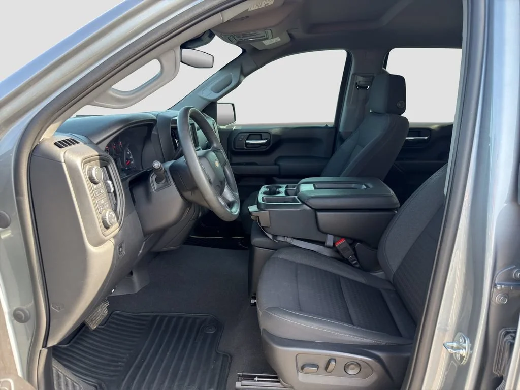 Used 2023 STERLING GRAY METALLIC Chevrolet Custom image 9