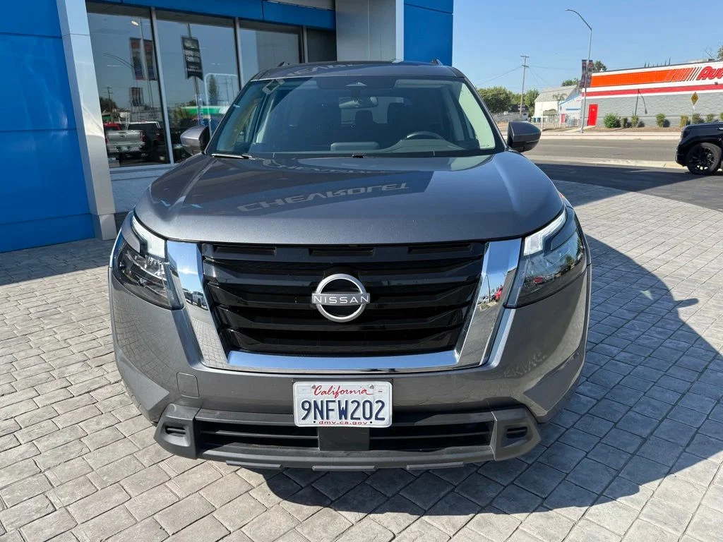 Used 2024 Gray Nissan SV image 3