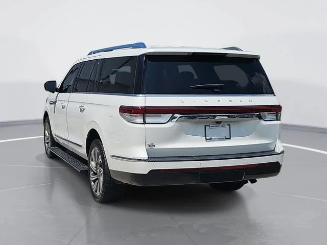 Used 2022 White Lincoln Reserve image 5