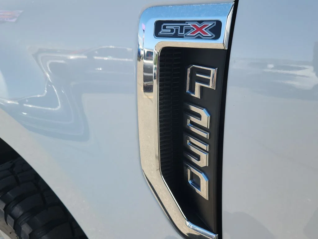 Used 2022 White Ford XL image 17