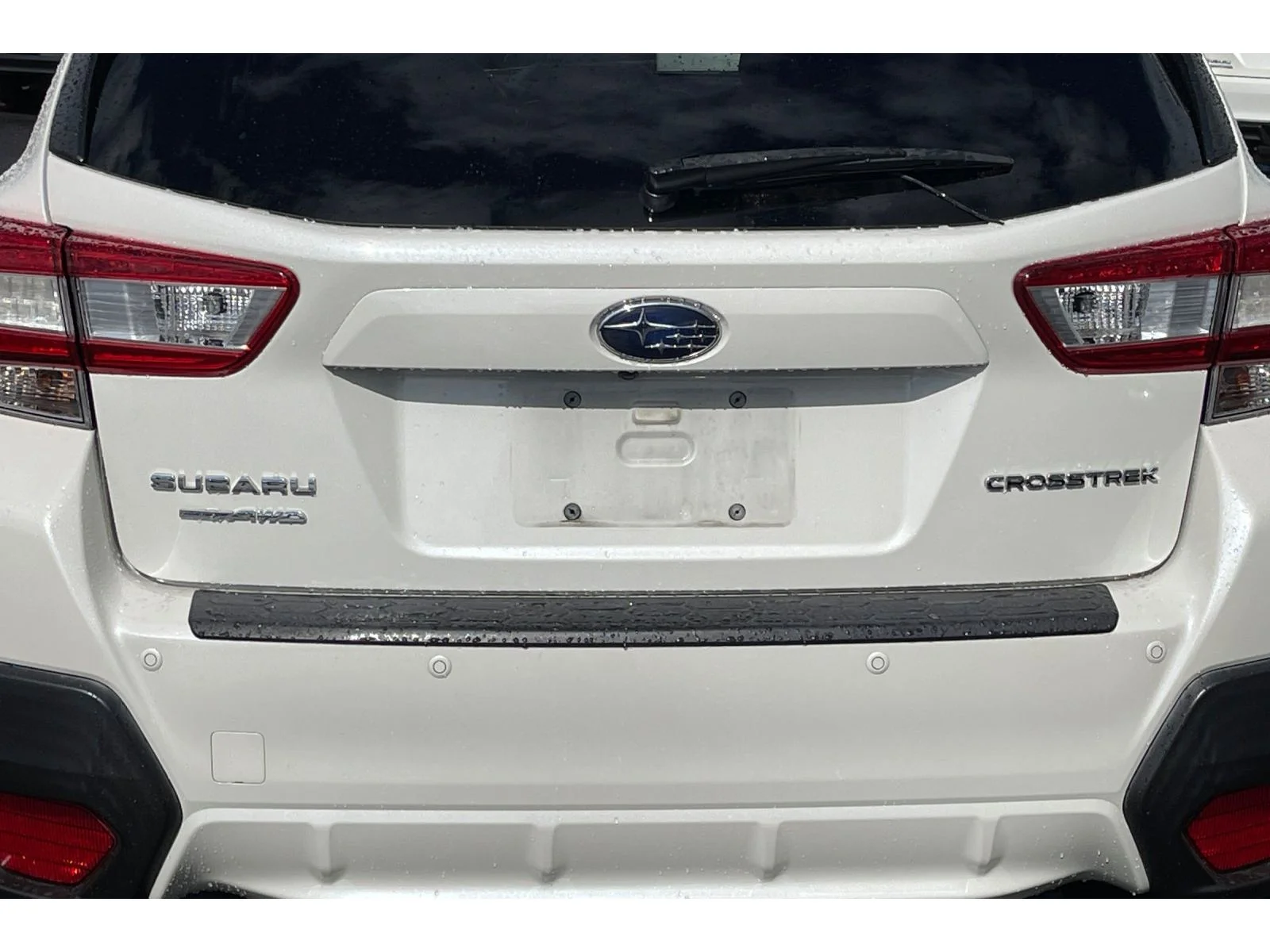 Used 2018 Crystal White Pearl Subaru Limited image 15