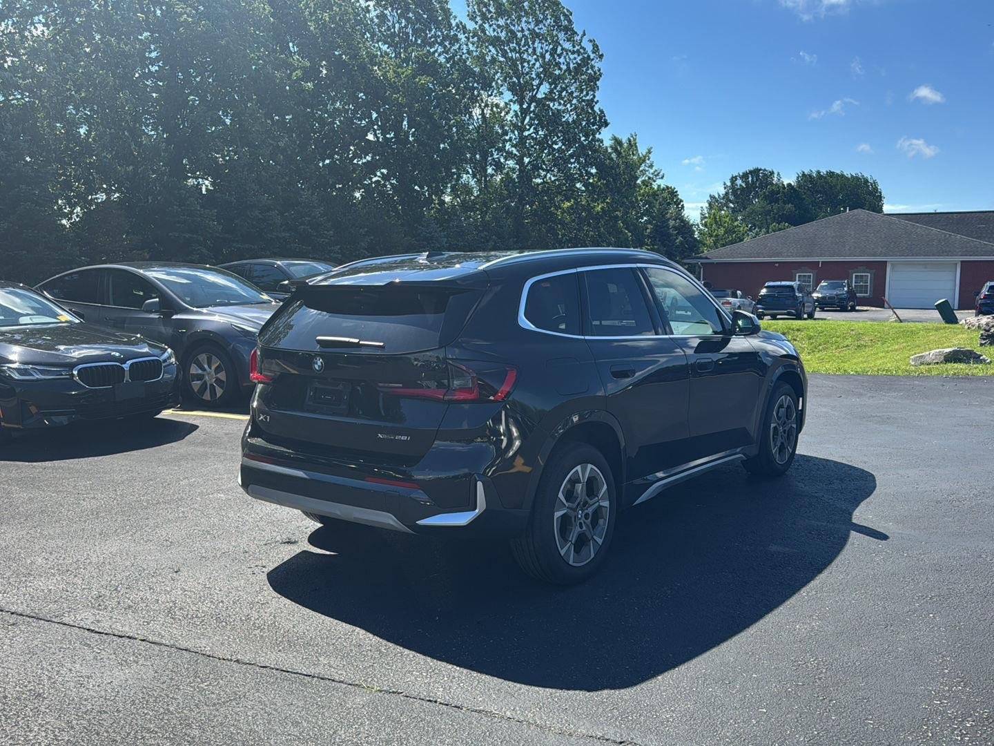 Used 2023 Black Sapphire Metallic BMW xDrive28i image 3