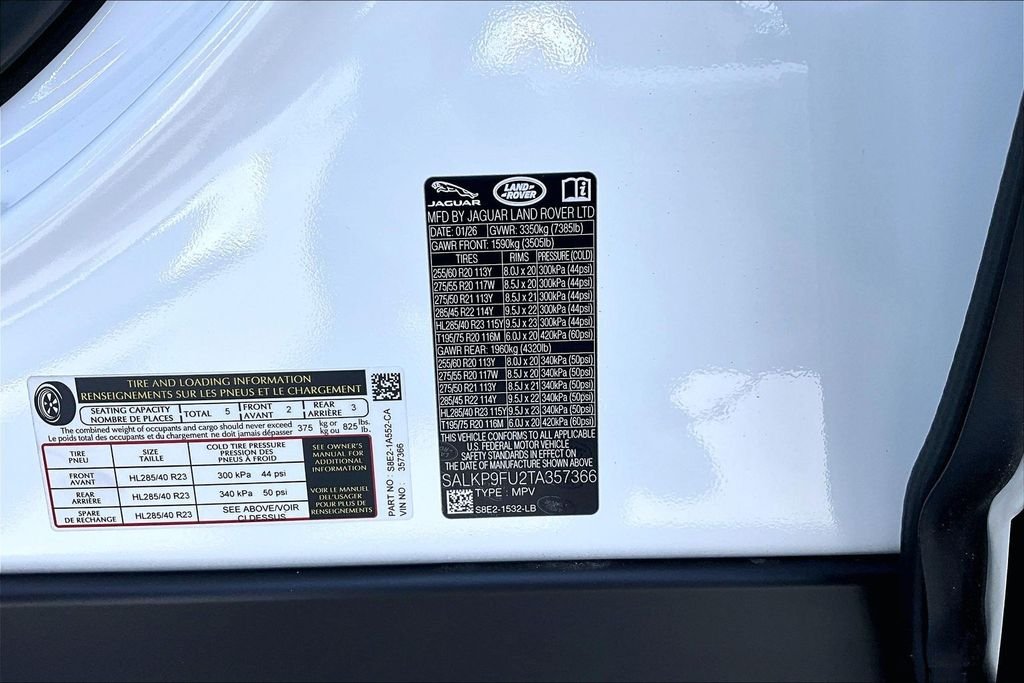 New 2026 FUJI WHITE Land Rover SE image 8
