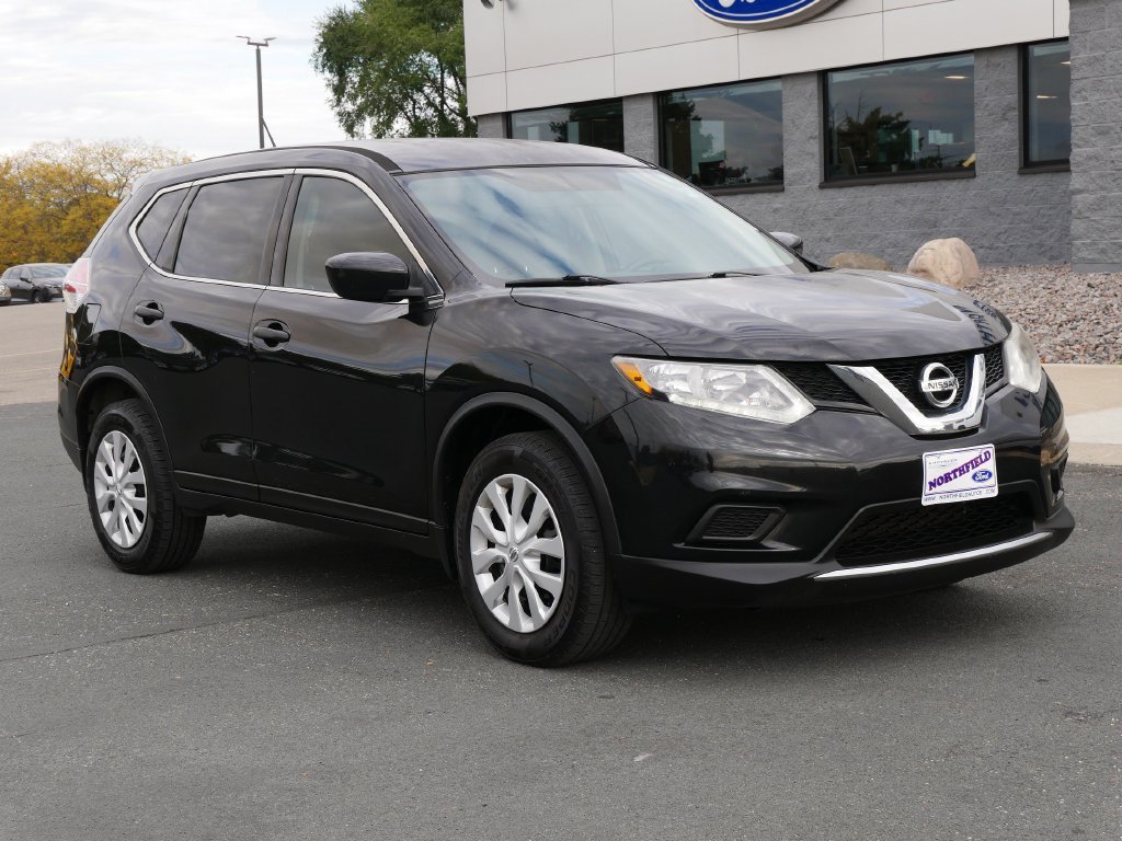 Used 2016 Nissan Rogue S with VIN JN8AT2MT0GW004573 for sale in Northfield, Minnesota