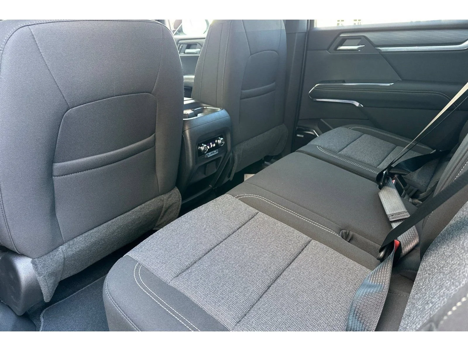2026 GMC Acadia Elevation - Photo 11
