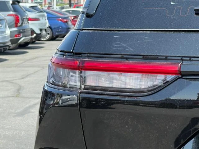 New 2026 Diamond Black Crystal Pearl-Coat Exterior Paint Jeep Limited Reserve image 12