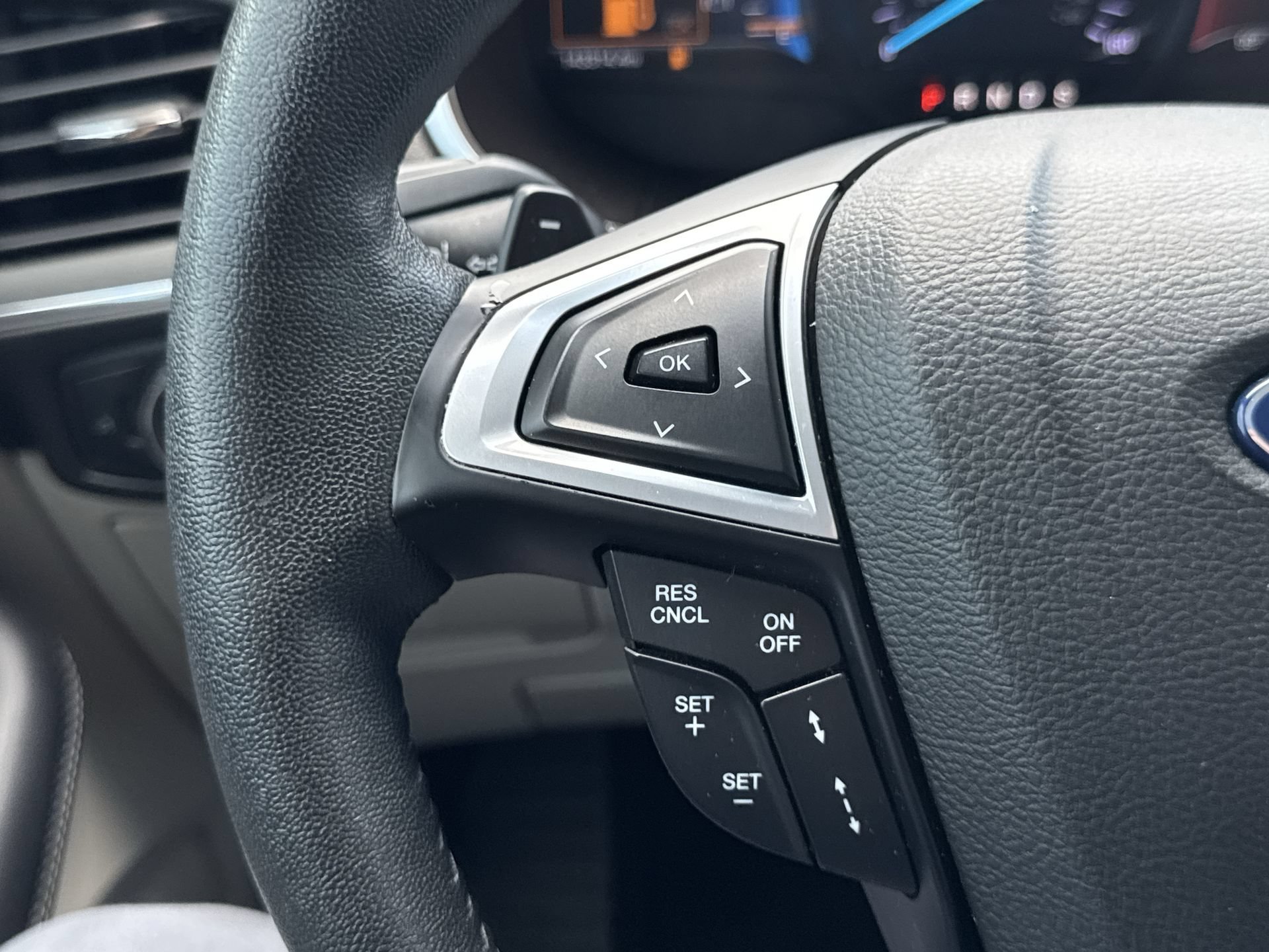 Used 2018 White Platinum Clearcoat Metallic Ford Titanium image 31